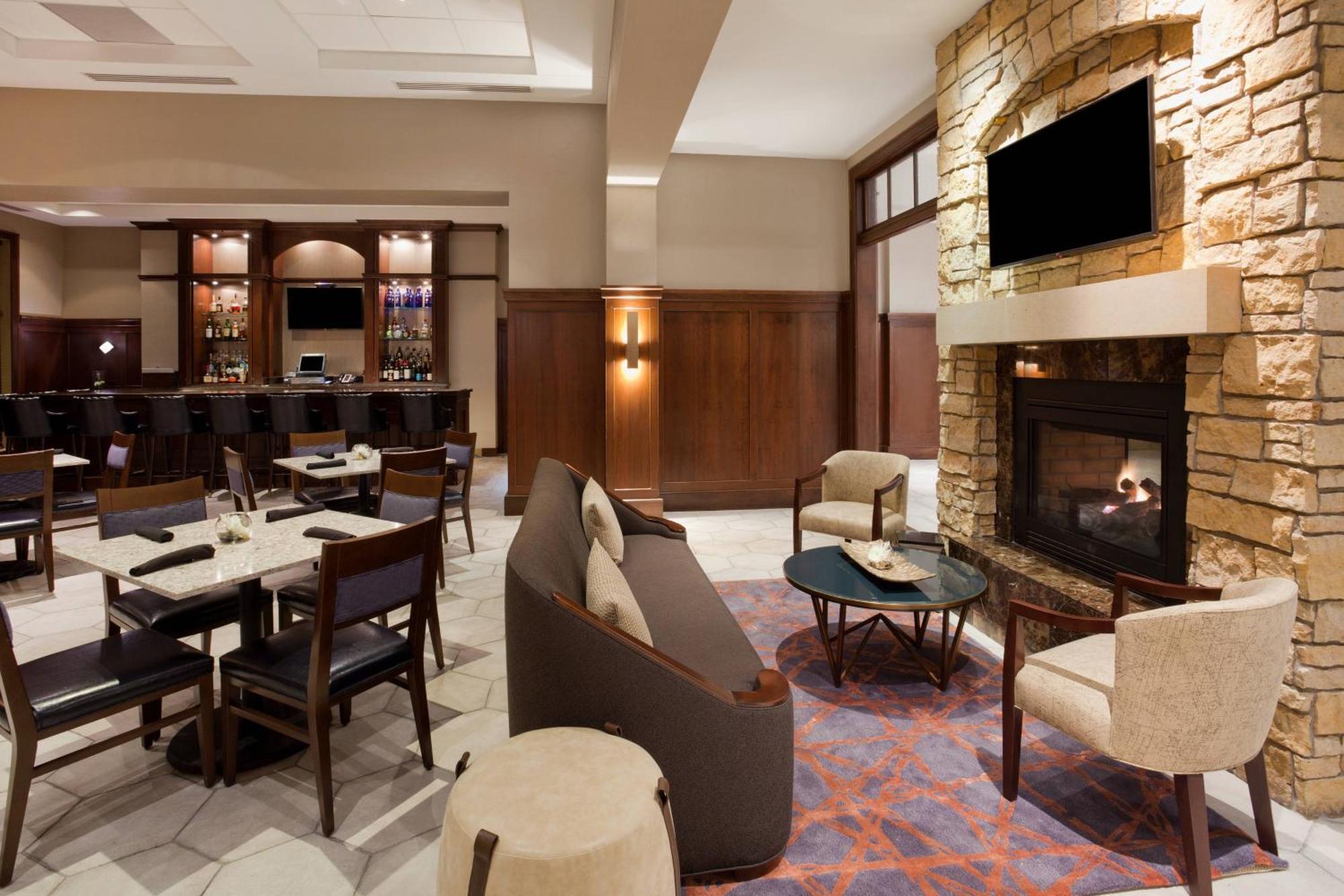 Sheraton St Paul Woodbury Hotel Exterior photo